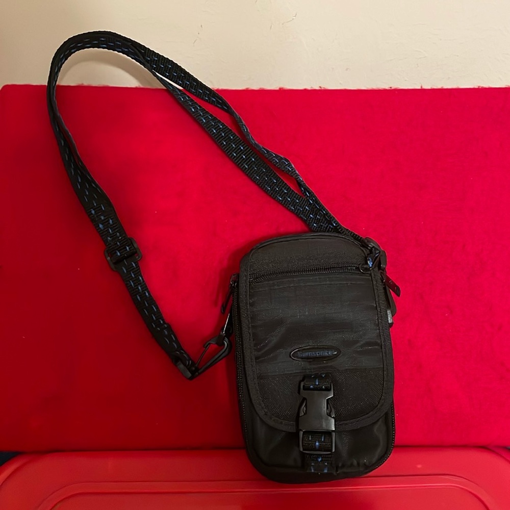Samsonite Camera/Photo Bag-Medium Size-4 Compartments-Adjustable Shoulder Strap